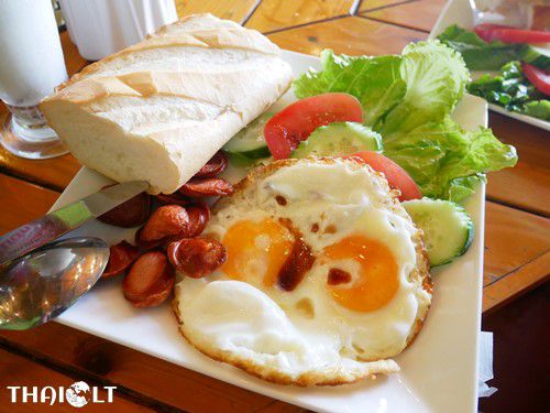 Review: Like Cafe and Restaurant in Cat Ba Island Review: Like Cafe and Restaurant in Cat Ba Island