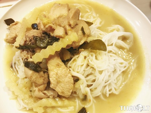 Khanohm Jeen (Tender Rice Noodles with Curry ) 
